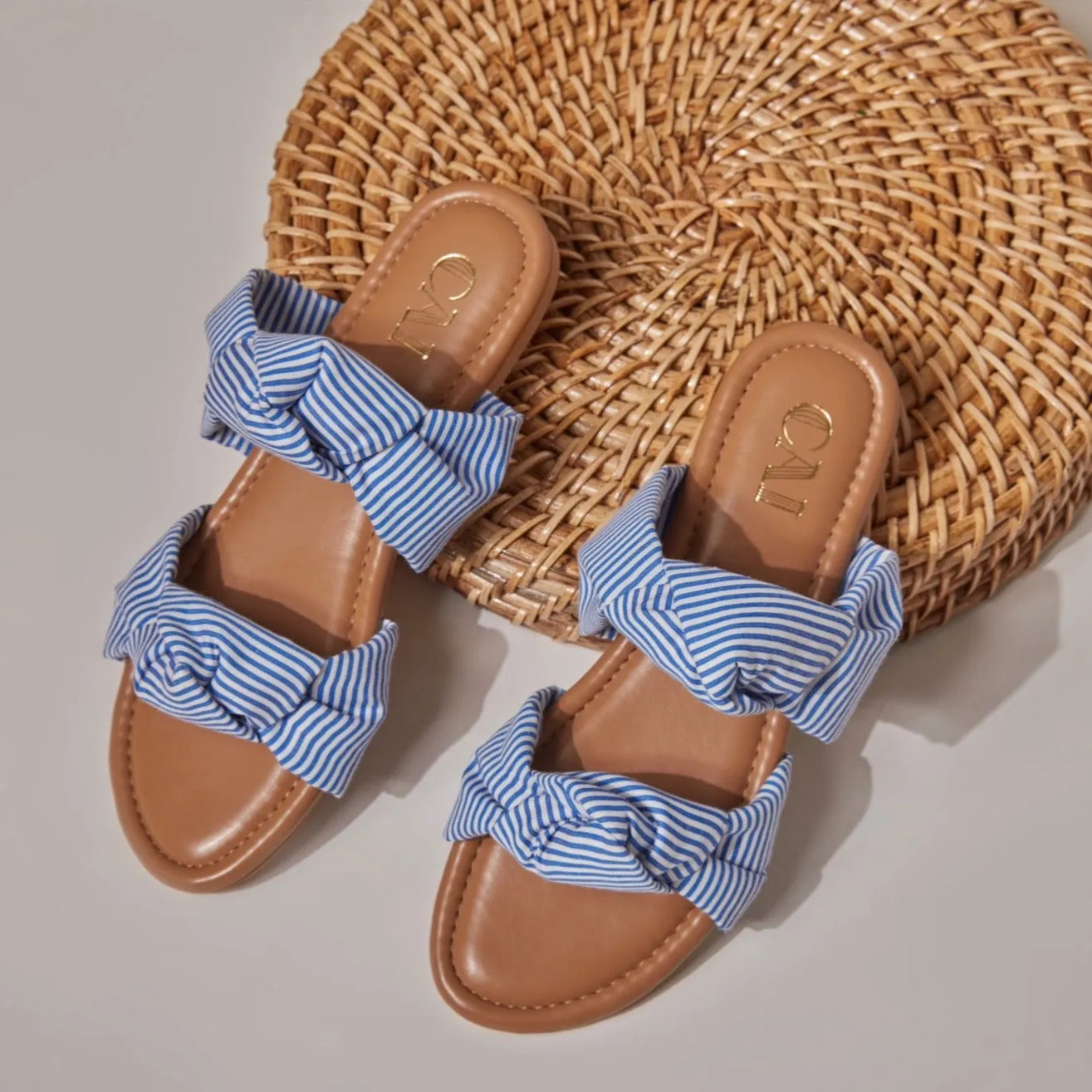 Double knotted stripes