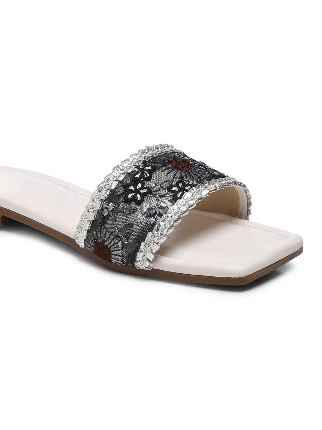 GNIST BlackWhite Embroidered Flats
